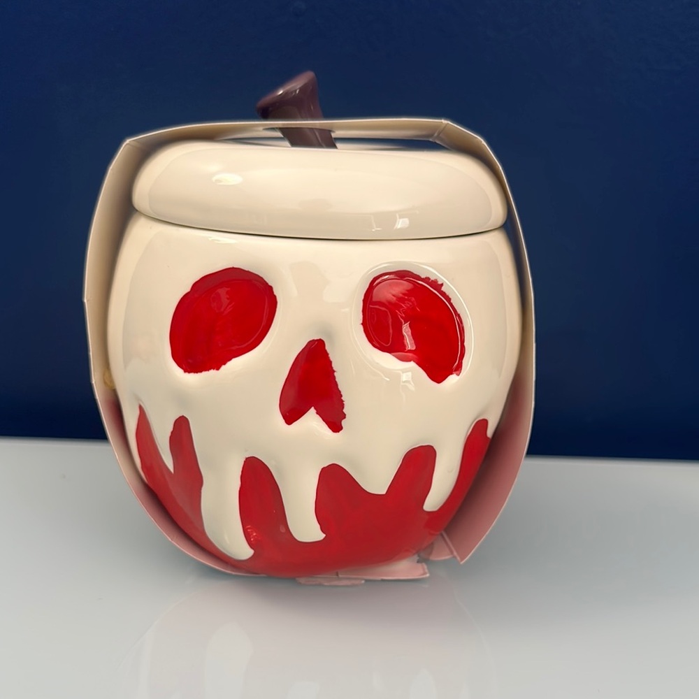 NWT Disney Villains Body Butter Spiced Apple Candle